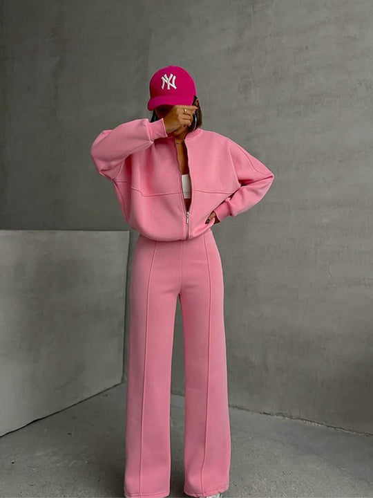 Damen sportive Oversize-Fleecejacke mit diagonaler Reißverschluss-Optik und weit geschnittener High-Waist-Jogginghose Nord Taschen