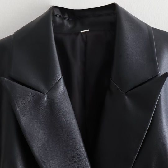 Damen Doppelreihiger Kunstleder-Blazer mit goldfarbenen Zierknöpfen und Pattentaschen Nord Taschen