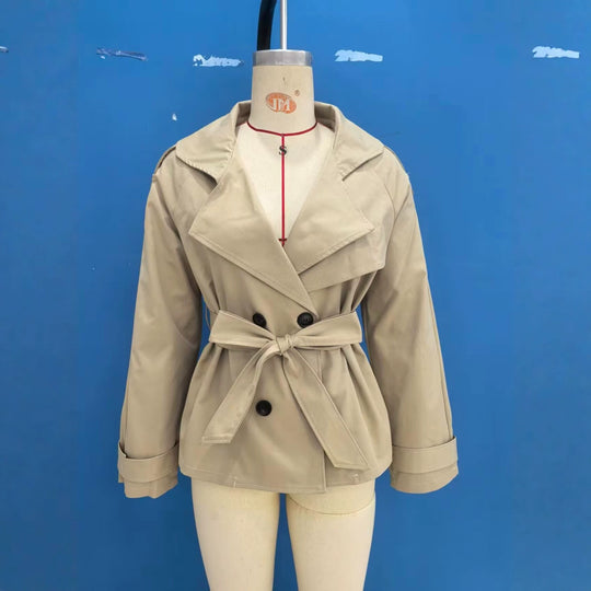 Damen Kurzer Trench‑Blouson mit Reverskapuze, Taillengürtel und doppelter Knopfleiste Nord Taschen