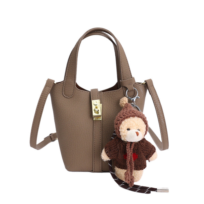 Damen Mini-Handtasche mit verspieltem Tieranhänger Nord Taschen