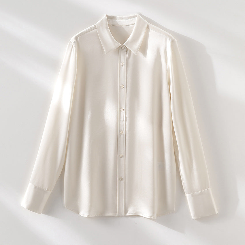 Damen Seidenähnliche Bluse mit klassischem Hemdkragen, durchgehender Knopfleiste und verlängerten Manschetten Nord Taschen