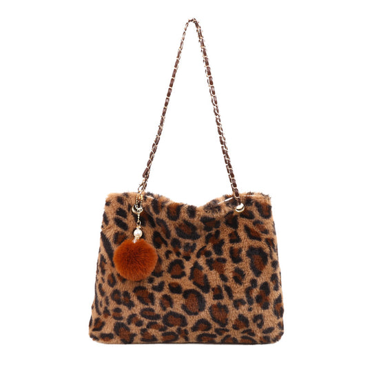 Damen Hobo-Handtasche mit weichem Leopardenstoff und auffälligem Kettenhenkel Nord Taschen