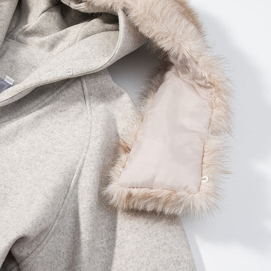 Damen Kurze Kapuzenjacke mit Kunstfellbesatz, Taschen und Taillenschleife Nord Taschen