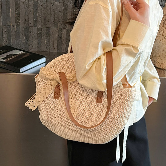 Damen stilvolle Handtasche aus geflochtenem Material mit charmanten Details Nord Taschen