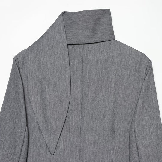 Damen Eleganter Longline-Blazer mit hohem Funnelkragen und überziehbaren Stoffknöpfen Nord Taschen