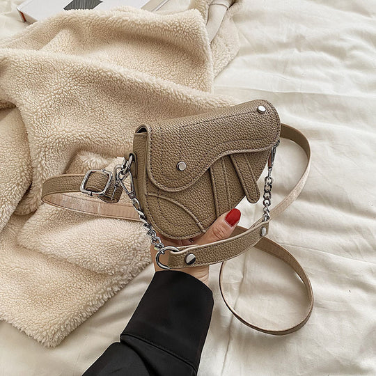 Damen Umhängetasche mit einzigartigem Kettendetail und innovativen Fächern Nord Taschen