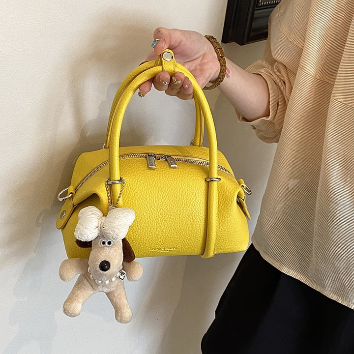 Damen Designer-Handtasche mit spielerischem Tieranhänger Nord Taschen