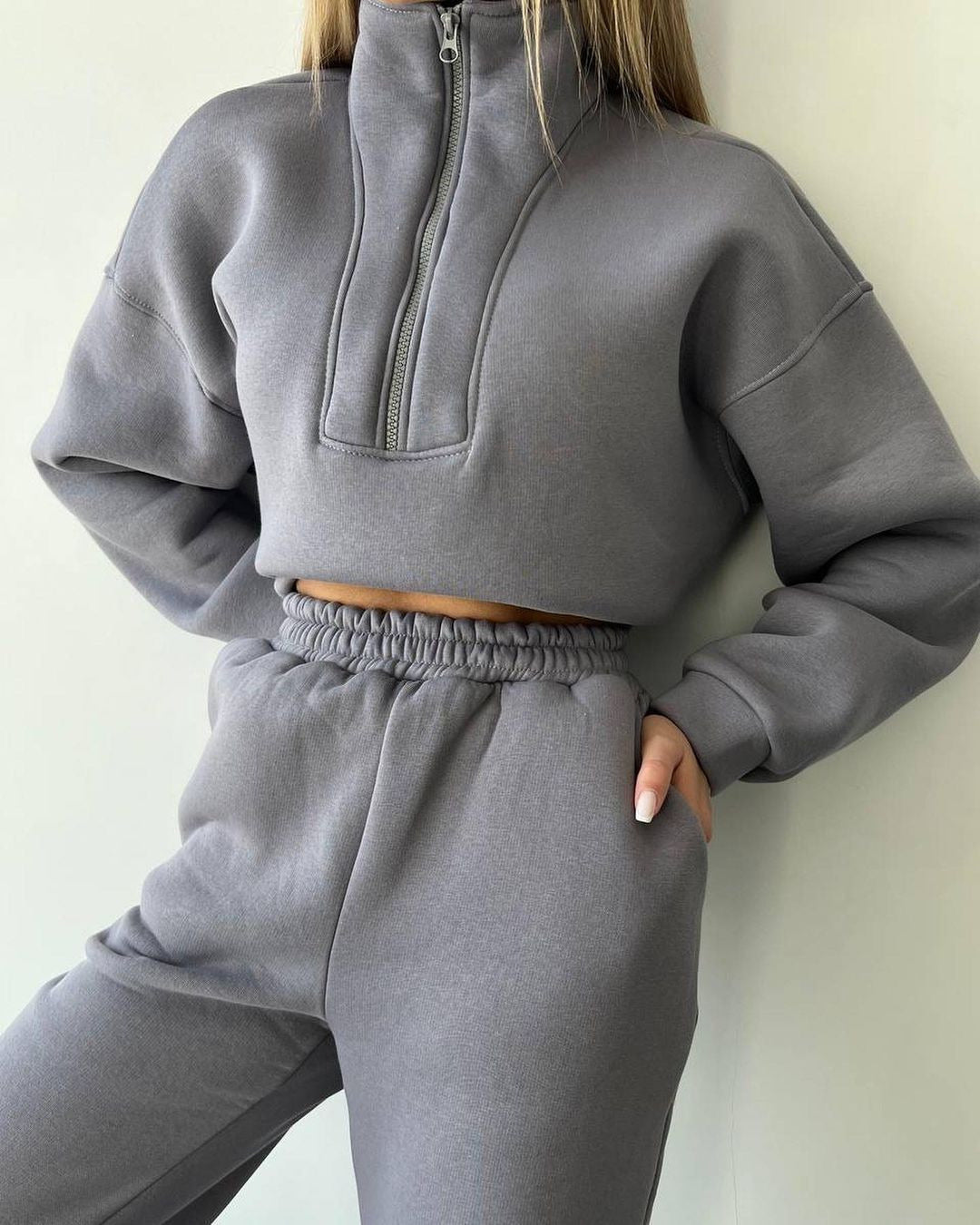 Damen Cropped-Sweatshirt-Set mit hohem Kragen und High-Waist-Jogginghose Nord Taschen