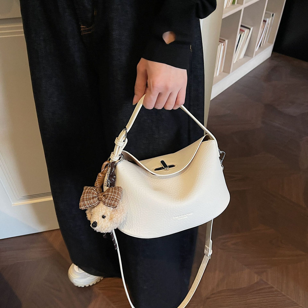 Damen Umhängetasche mit charmantem Anhänger und elegantem Design Nord Taschen