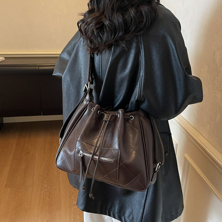 Damen praktische Beuteltasche mit edler Steppung Nord Taschen