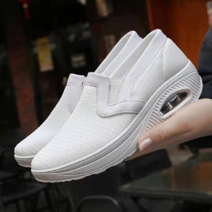 Damen  atmungsaktive Slip-On Sneaker mit Air-Cushion Keilsohle und elastischem Strickoberteil Nord Taschen