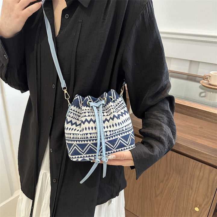 Damen Beuteltasche aus hochwertigem gewebtem Material mit praktischen Tragegriffen Nord Taschen