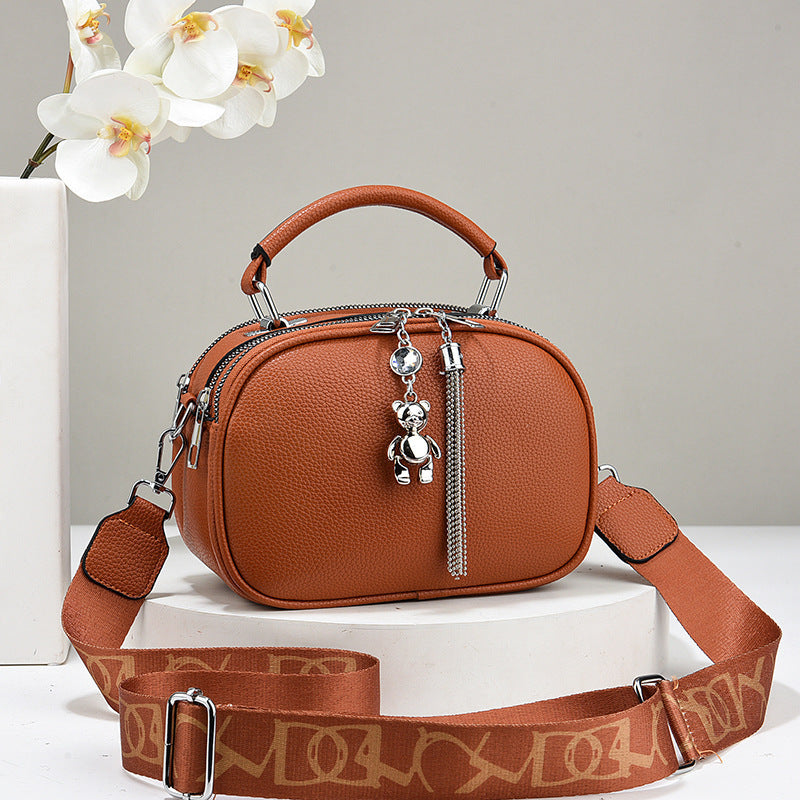 Damen Handtasche mit süßem Bärchen-Anhänger und verstellbarem Schultergurt Nord Taschen