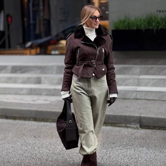 Damen Kurzjacke im Biker‑Style aus Velourslederoptik mit Teddyfutter und Taillengürtel Nord Taschen