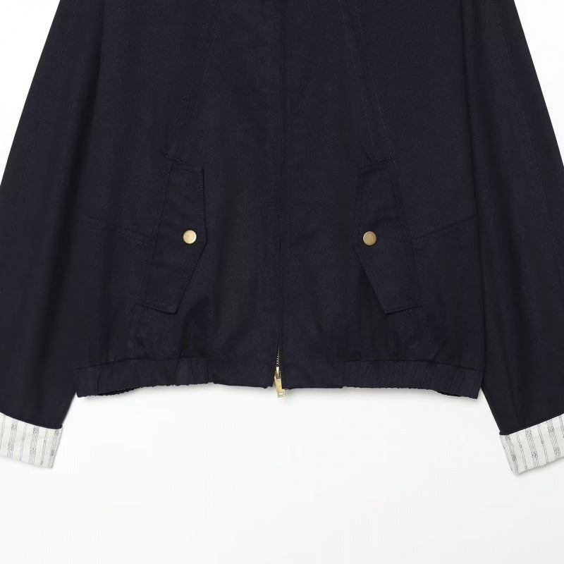 Damen Kurzes Blousonjacke im Clean‑Look mit Stehkragen, goldfarbenen Beschlägen und kontrastierenden Manschetten Nord Taschen