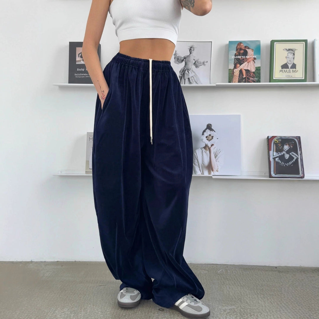 Damen weite Velours-Hose mit elastischem Bund und praktischen Seitentaschen