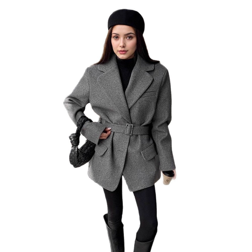 Damen Kurzmantel im Blazerstil aus Wollmix mit Taillengürtel & Pattentaschen Nord Taschen