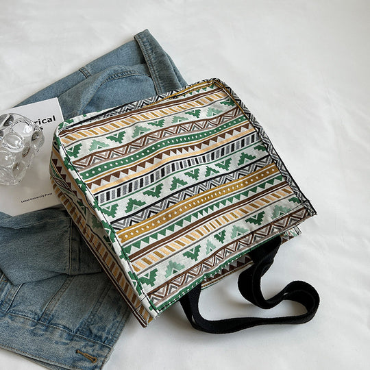 Damen Jute-Tasche mit kunstvollem Ethnomuster und praktischen Henkeln Nord Taschen