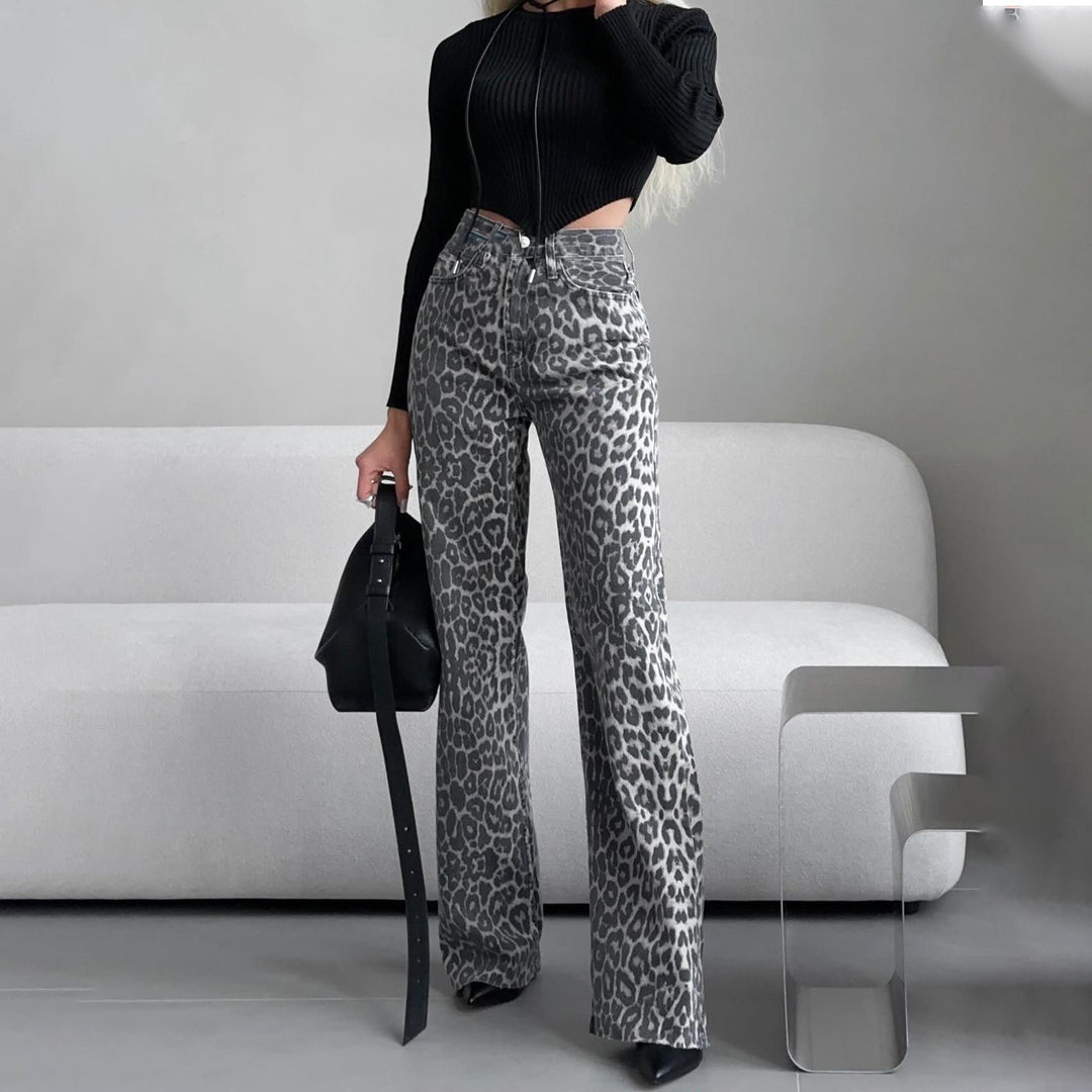 Damen Highwaist Schlagjeans mit dezenter Leo-Print, weitem Bein und rohem Saum Nord Taschen