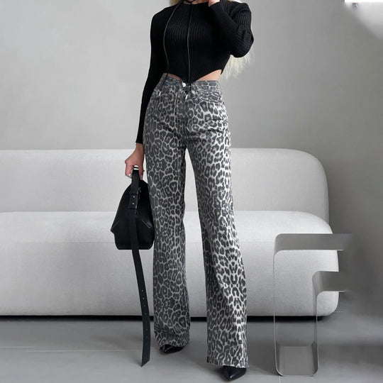 Damen Highwaist Schlagjeans mit dezenter Leo-Print, weitem Bein und rohem Saum Nord Taschen