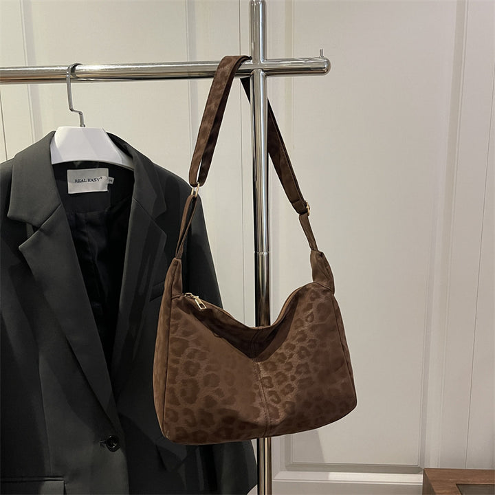 Damen Umhängetasche mit eleganter Leopardenstruktur Nord Taschen