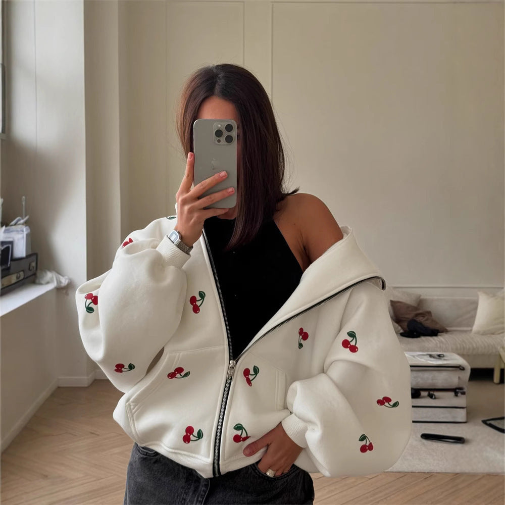 Damen verspielter Kapuzen-Zippullover mit Kirschenprint und oversized Passform Nord Taschen