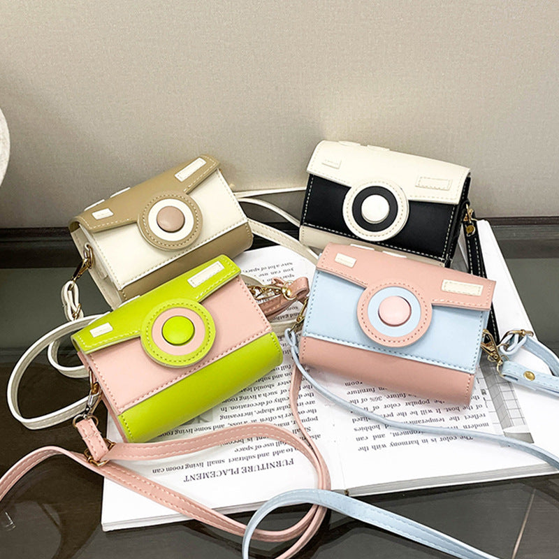 Damen Mini-Handtasche mit verspieltem Klappverschluss Nord Taschen
