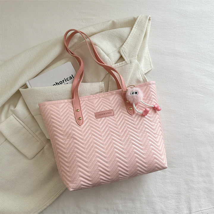Damen Freizeit Tote-Bag mit strukturiertem Wellenmuster und charmantem Anhänger Nord Taschen