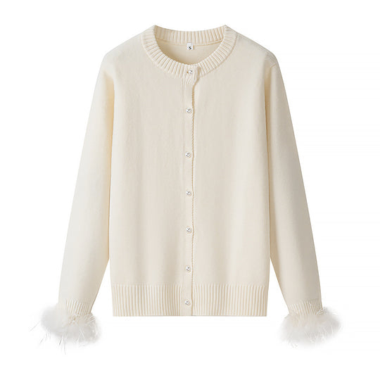 Damen Strickcardigan mit Perlenknöpfen und federbesetzten Ärmelbündchen Nord Taschen