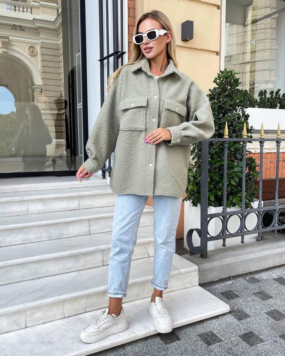 Damen Oversized Teddy-Übergangsjacke mit Brusttaschen und Druckknöpfen Nord Taschen
