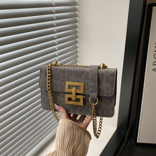 Damen Umhängetasche mit elegantem Kettenverschluss und strukturiertem Obermaterial Nord Taschen