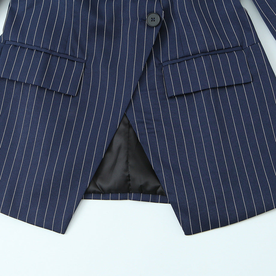 Damen Eleganter Nadelstreifen-Blazer mit asymmetrischem Revers und Pattentaschen Nord Taschen