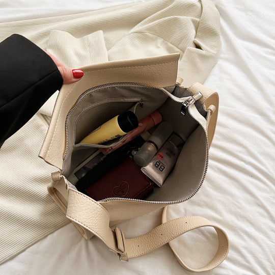 Damen Umhängetasche aus hochwertigem Leder mit verstellbarem Schulterriemen Nord Taschen