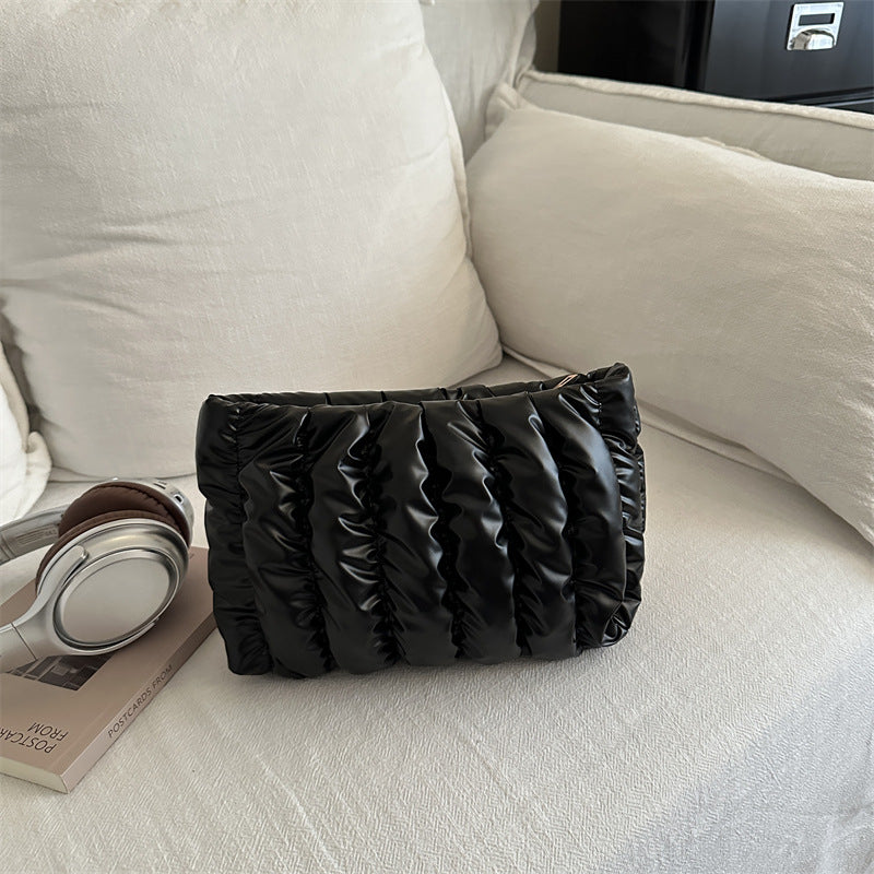 Damen praktische Clutch mit gepolstertem Design Nord Taschen