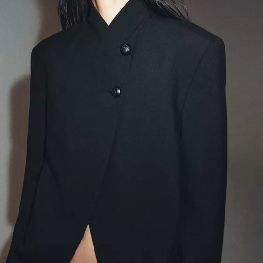 Damen Asymmetrischer Kurzblazer mit Stehkragen und dekorativen Knöpfen Nord Taschen