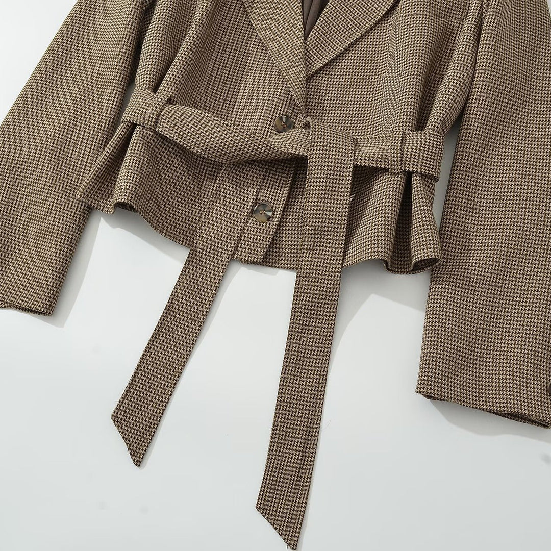 Damen Kurzblazer mit taillierendem Bindegürtel und Hahnentrittmuster Nord Taschen