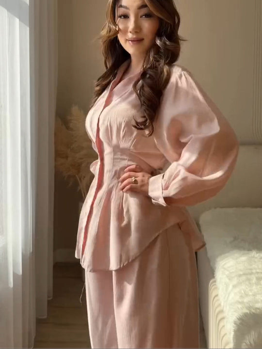 Damen Elegantes zweiteiliges Satin-Loungewear-Set mit taillierter Bluse und weitem Hosenbein Nord Taschen