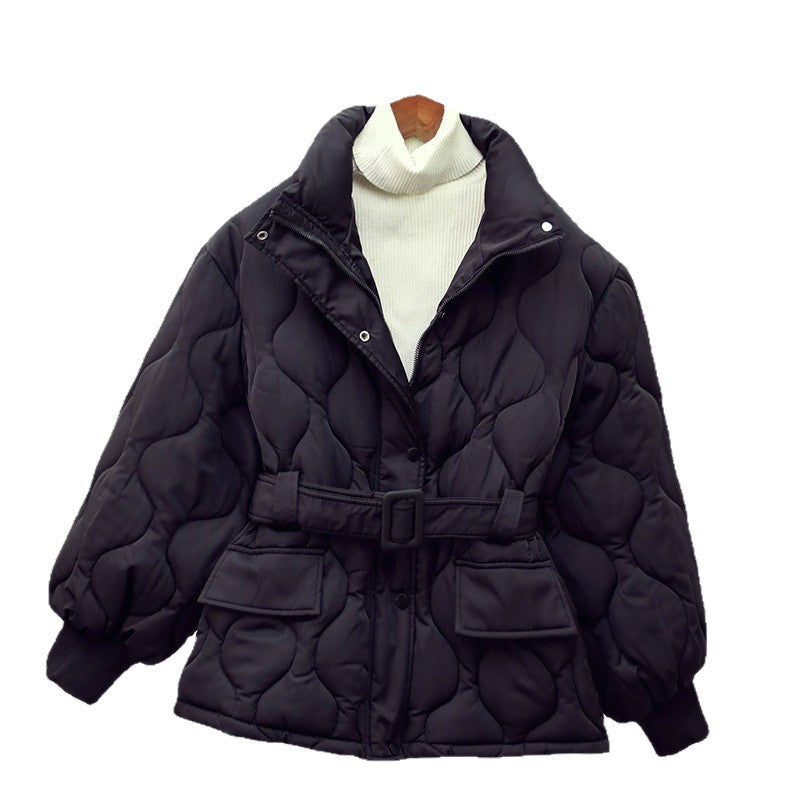Damen nan gesteppte Taillierte Steppjacke mit Wickelgürtel, Stehkragen und Pattentaschen Nord Taschen