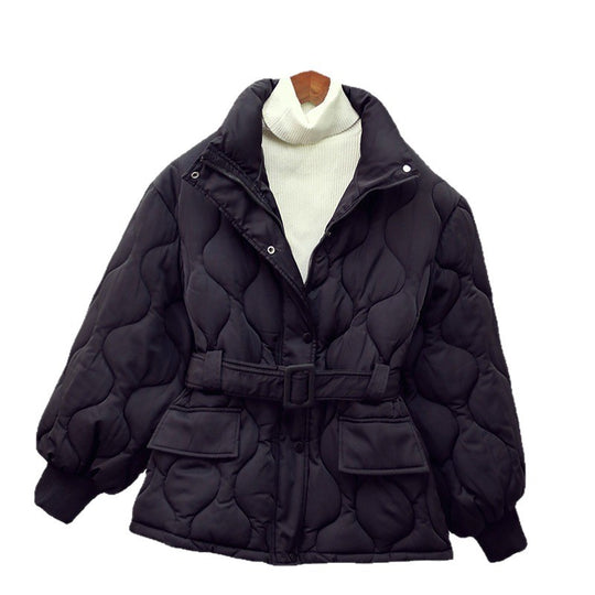 Damen nan gesteppte Taillierte Steppjacke mit Wickelgürtel, Stehkragen und Pattentaschen Nord Taschen