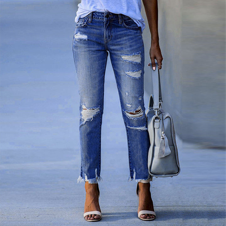 Damen destroyed Jeans mit fransigen Säumen und modischen Rissen