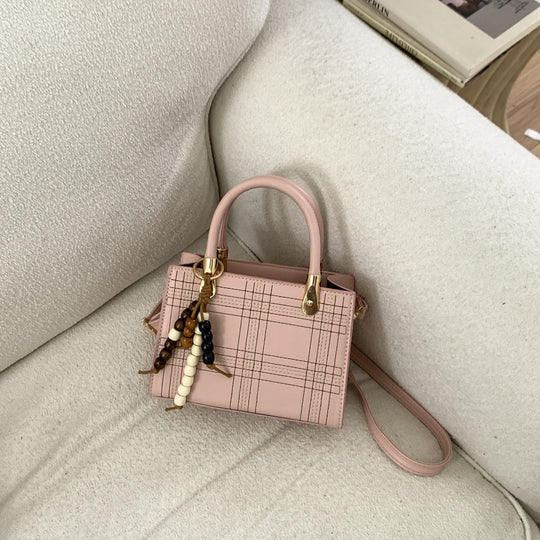 Damen Mini-Handtasche mit eleganter Struktur und goldenen Akzenten Nord Taschen