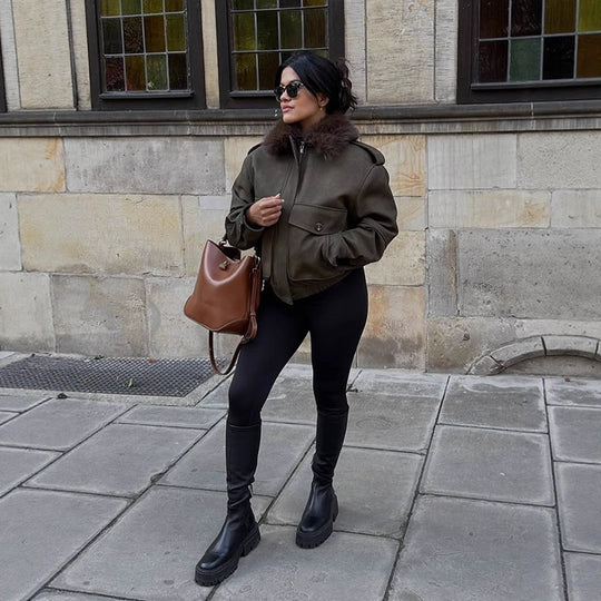 Damen Pilotjacke aus Veloursimitat mit abnehmbarem Webpelzkragen und aufgesetzten Pattentaschen Nord Taschen