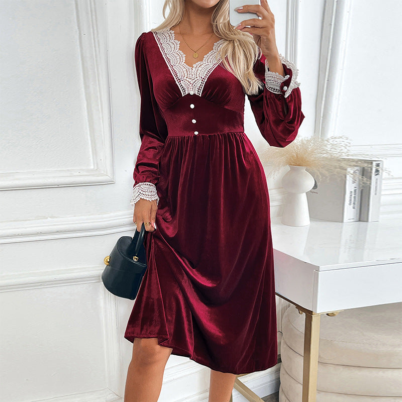 Damen Elegantes Samtkleid mit Spitzenakzenten und Knopfdetails Nord Taschen