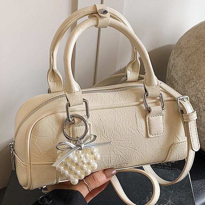 Damen Abendtasche mit hochglänzender Oberfläche und praktischen Tragegriffen Nord Taschen