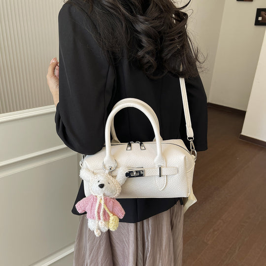 Damen elegante Handtasche mit abnehmbarem Kuscheltier-Anhänger Nord Taschen