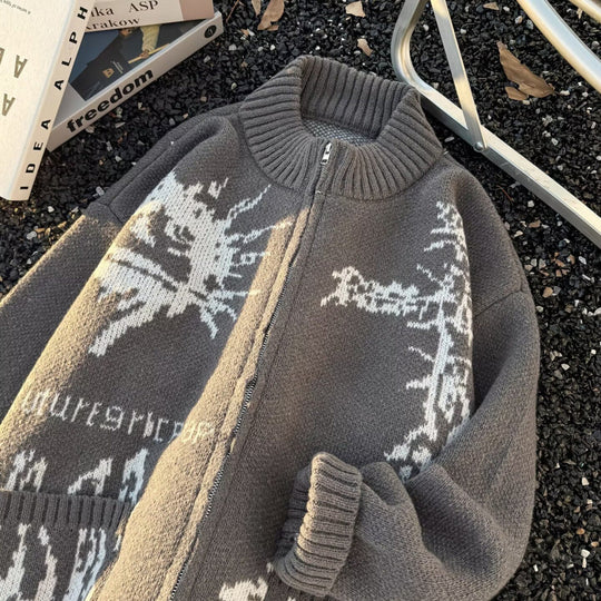 Unisex Grobgestrickte Zip‑Strickjacke mit hohem Rippenkragen, Jacquardmuster und aufgesetzten Taschen Nord Taschen