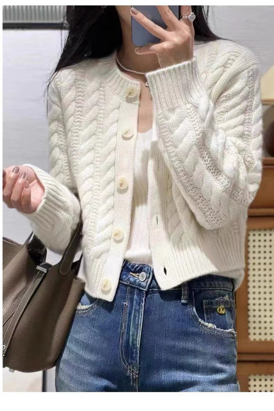 Damen Kurzer Zopfstrick‑Cardigan mit breitem Rippsaum und großen Knöpfen Nord Taschen