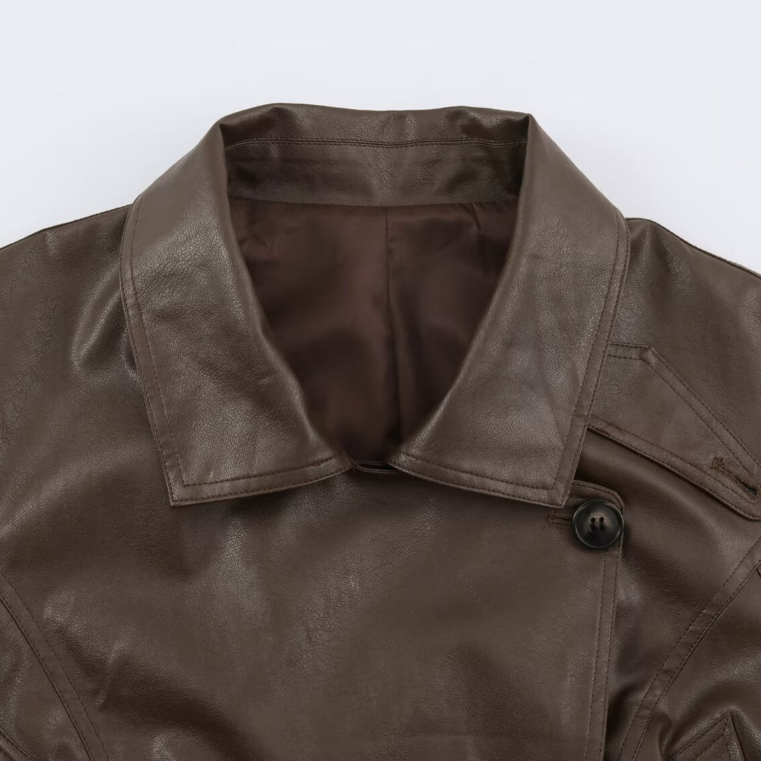 Damen Kurz geschnittene Lederimitat-Jacke mit Taillengürtel und asymmetrischer Knopfleiste Nord Taschen