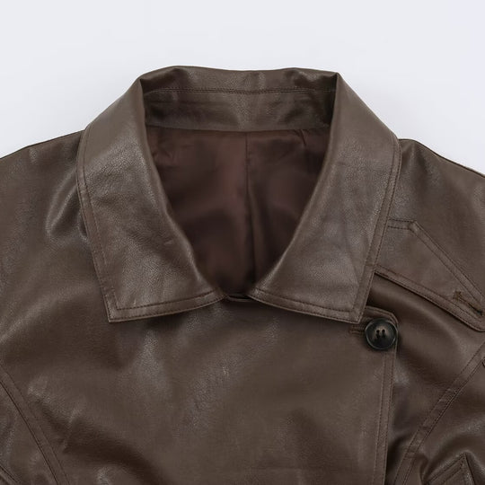 Damen Kurz geschnittene Lederimitat-Jacke mit Taillengürtel und asymmetrischer Knopfleiste Nord Taschen