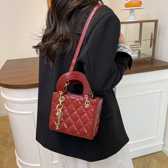 Damen Schultertasche im modernen Steppmuster Nord Taschen